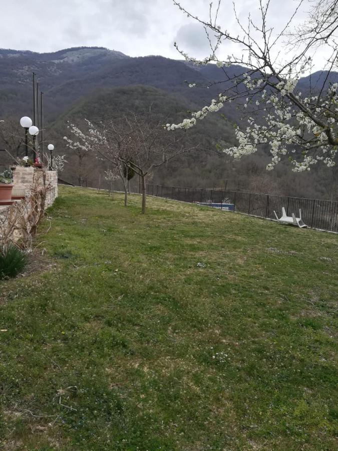 Agriturismo Le Cascine Кастель-ді-Тора Екстер'єр фото