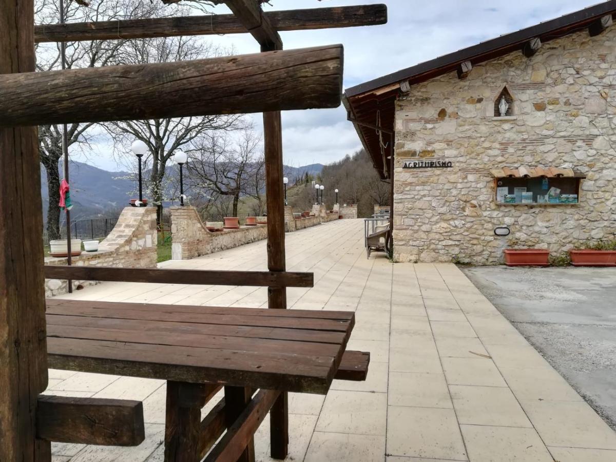 Agriturismo Le Cascine Кастель-ді-Тора Екстер'єр фото