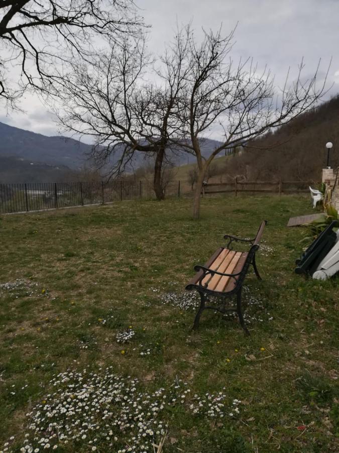 Agriturismo Le Cascine Кастель-ді-Тора Екстер'єр фото